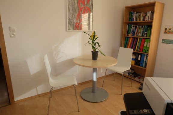 Sprechzimmer Tisch
